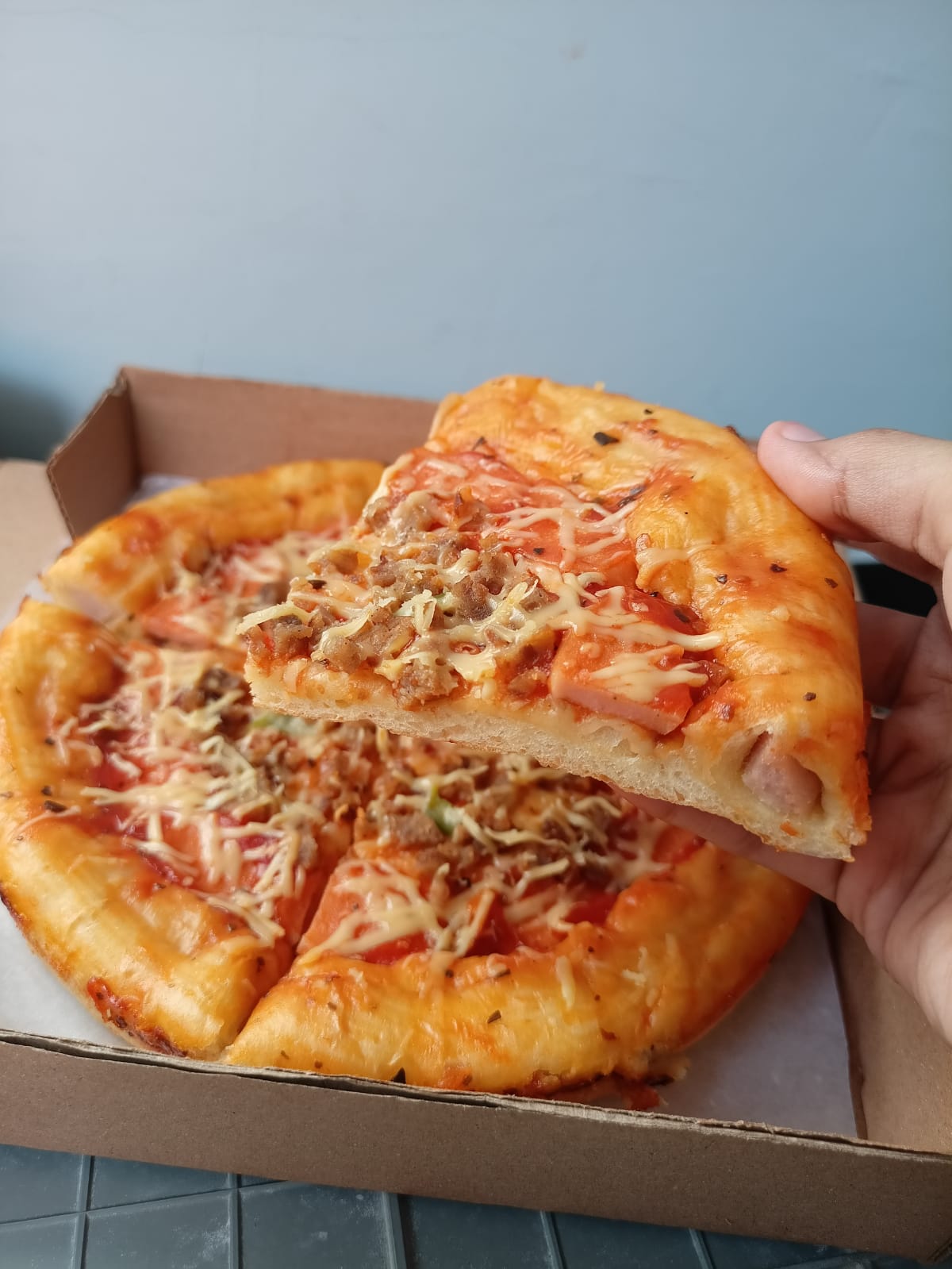 Pizza Beef Bolognese Besar Pinggiran Sosis Ditania