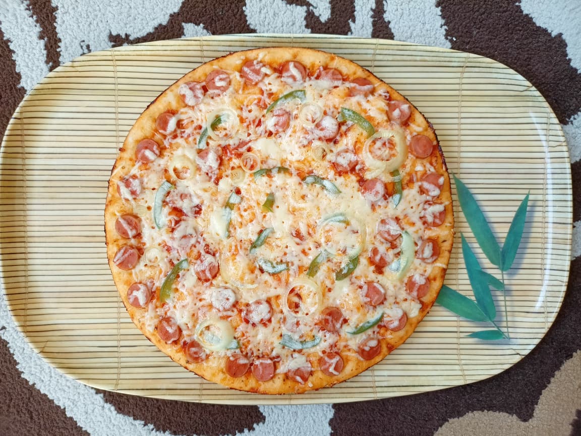 Pizza Beef Bolognese Besar Tanpa Pinggiran Ditania