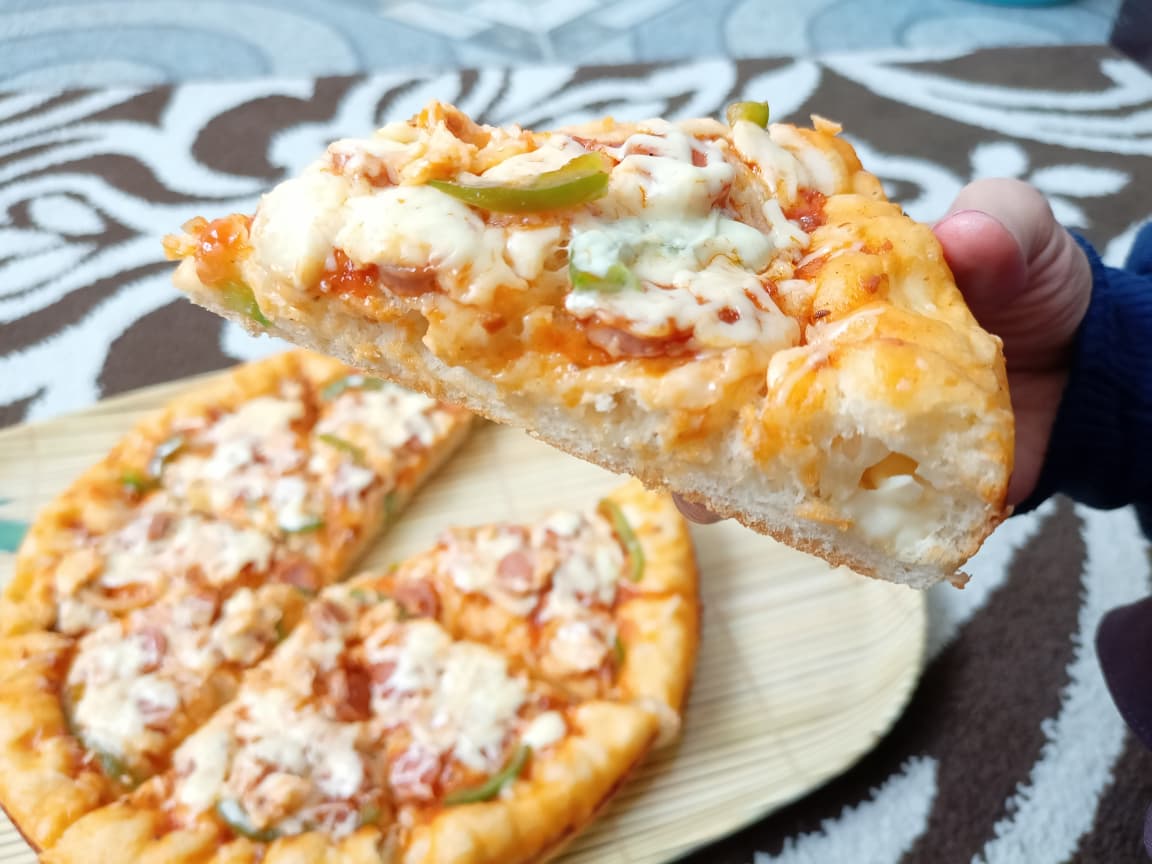 Pizza Beef Bolognese Besar Pinggiran Keju Quick Melt Ditania